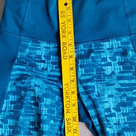 Under Armour Active wear leggings women's size 6 ? teal colour geometric pattern - Picture 6 of 9